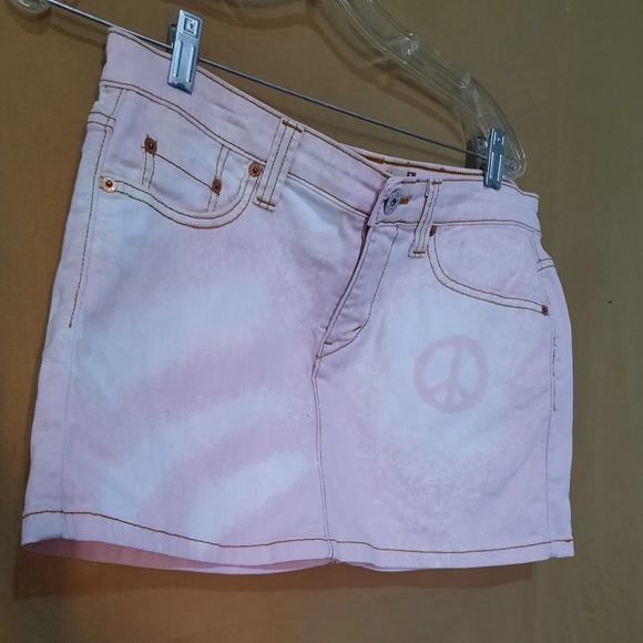 Junior's Levi's Custom Bleached Pink Jean Skirt sz 9 - Picture 2 of 11